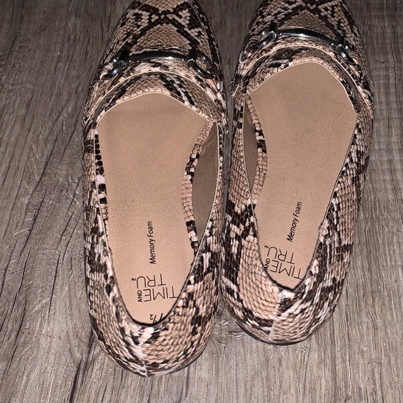Time And Tru Slip On Shoes - Picture 4 of 14